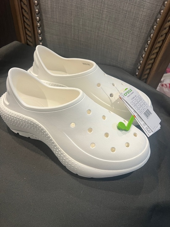 CROCS Shoes - CROCS White Classic Clog Slip-On men and size 7, women's size 9